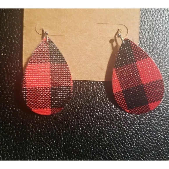 BUFFALO PLAID FAUX LEATHER EARRINGS - Picture 4 of 5